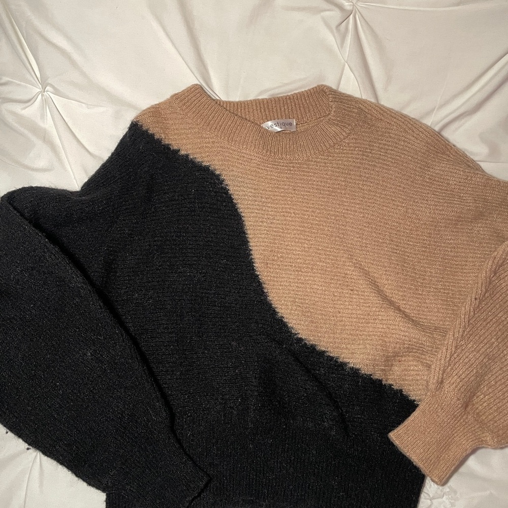 Chic Black and Tan Sweater